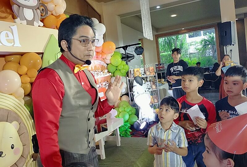 Eric Peña – Host, Magician & Ventriloquist